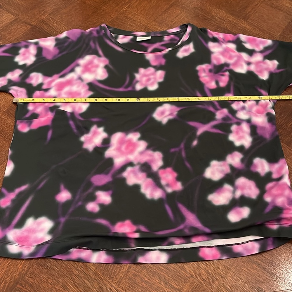 Dries Van Noten Black Tee with Pink Floral Print - Picture 8 of 10